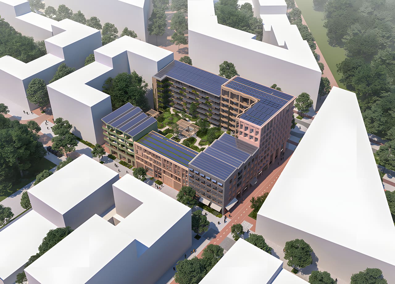Amstelkwartier kavel 10B, Amsterdam: luchtbeeld van het houten bouwblok met binnentuin en zonnepanelen