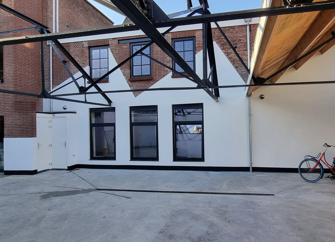Van Doorenstraat, Tilburg: voormalige chromerij herbestemd tot appartementen rond een binnenplaats